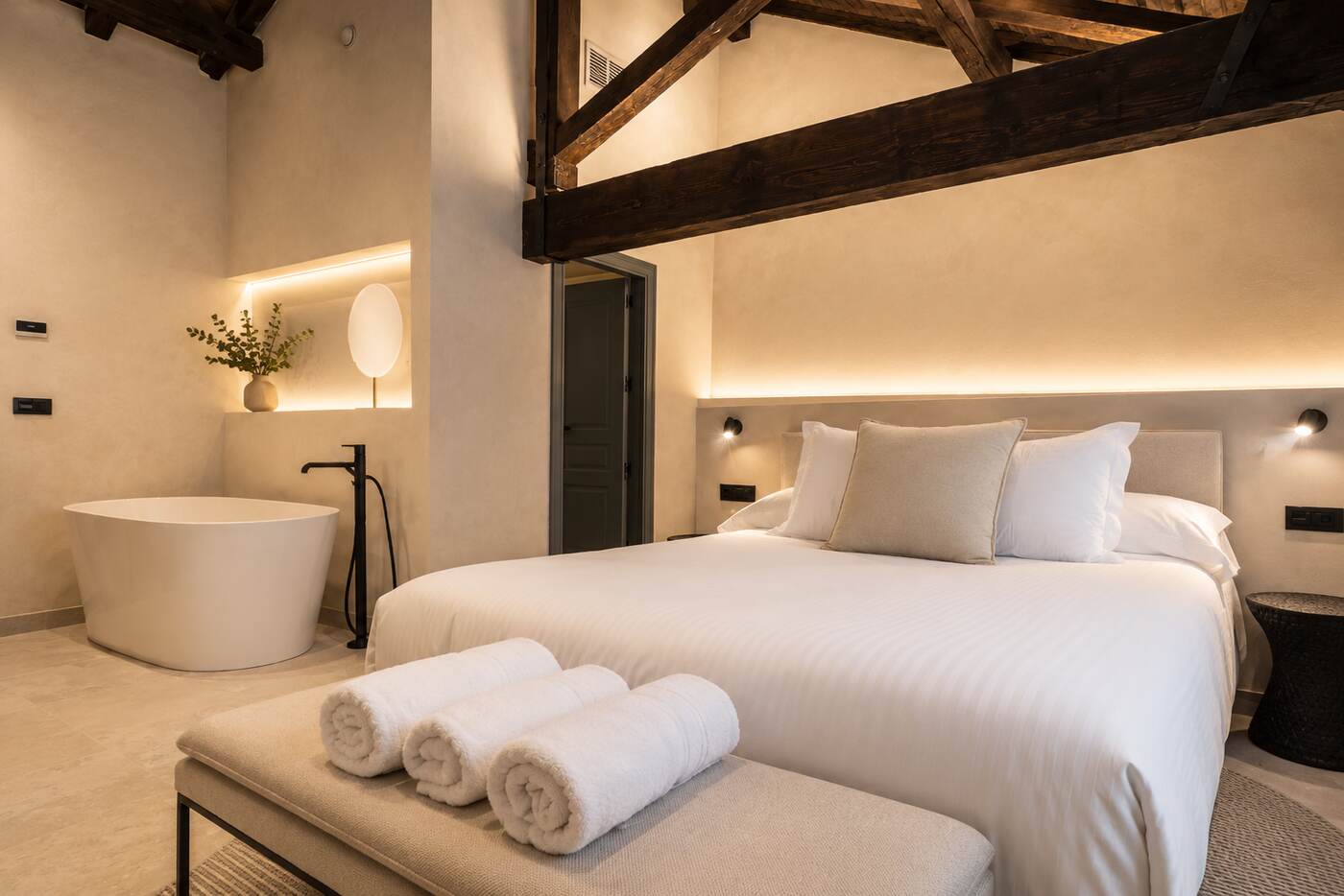 Suite con Bañera · Detalle de la bañera exenta, Hotel Paraíso del Pas